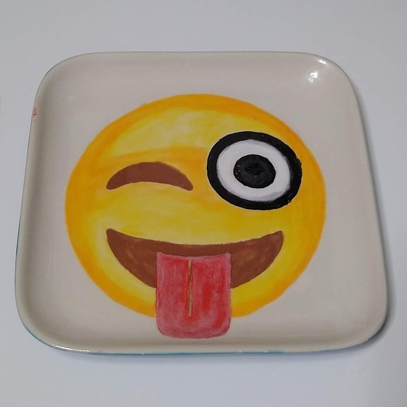 Emoji 4 pc Square Ceramic Plates - Picture 5 of 8